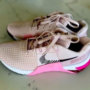 Women’s Nike Metcon 8 ‘Barely Rose’, size 7.5